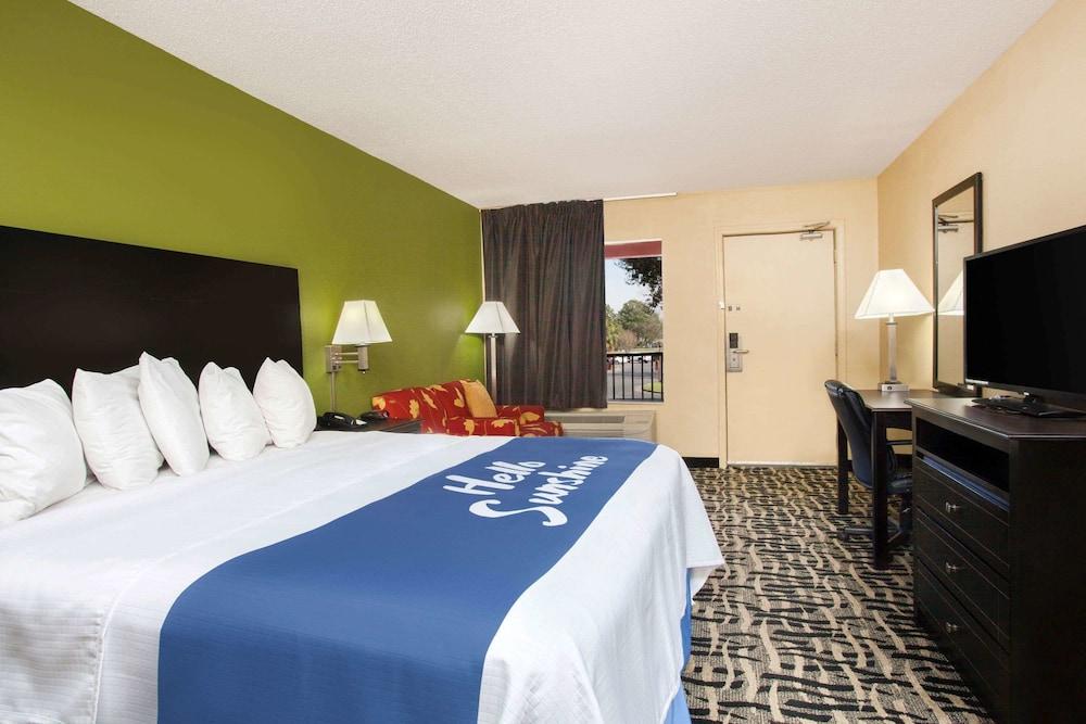 Days Inn By Wyndham Pensacola I-10 Ferry Pass Exterior foto